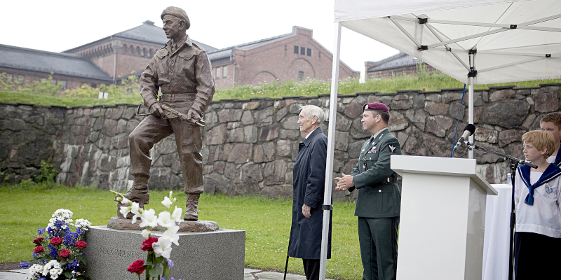 Avdukingen av Max Manus-statuen