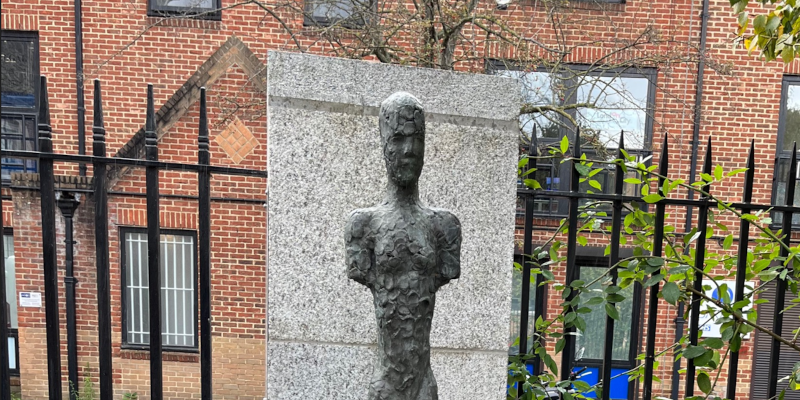Wiedberg-statue på Sjømannskirken i London