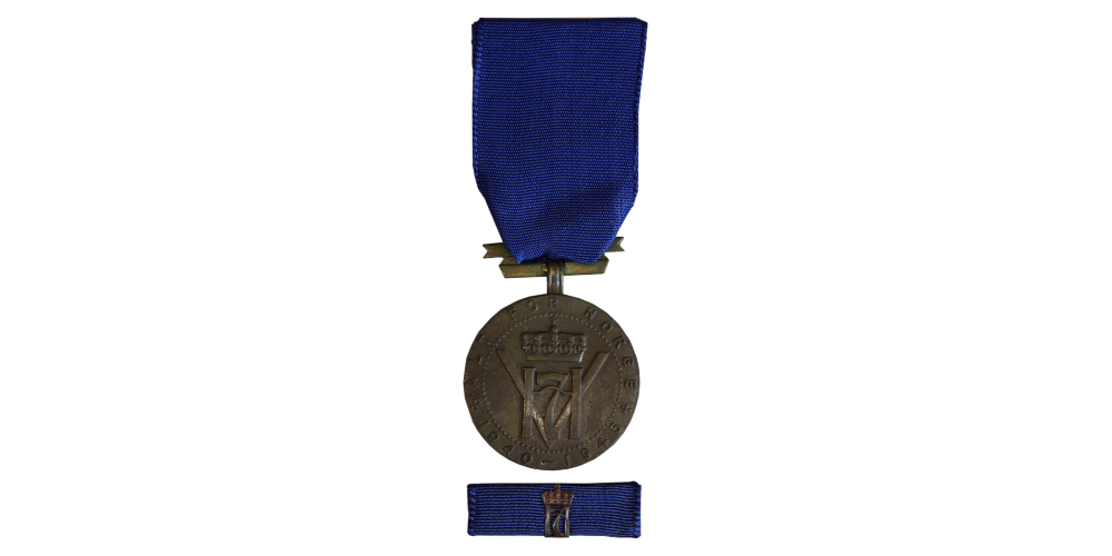 Frihetsmedaljen 1945 og medfølgende båndstripe Frihetsmedaljen 1945 og medfølgende båndstripe